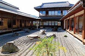 丹波篠山黒枝豆収穫体験と大正期のモダンな洋館コヤノ美術館ガイド案内3